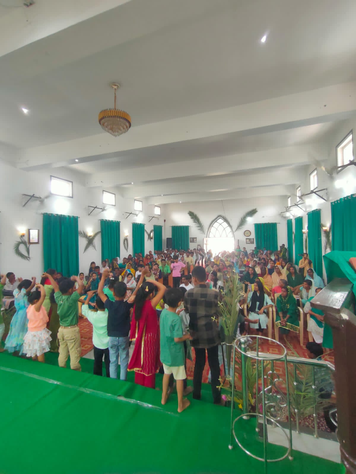 *सेंट मार्क्स चर्च कलीसिया में हर्षोल्लास के साथ मनाया गया पाम संडे* *सेंट मार्क्स चर्च कलीसिया में हर्षोल्लास के साथ मनाया गया पाम संडे*