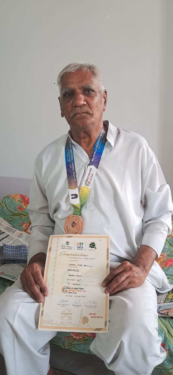फोटो कैप्शन 13आरटीके2 : मास्टर्स नेशनल गेमस में पदक विजेता लक्ष्मीदत्त ------------ फोटो कैप्शन 13आरटीके2 : मास्टर्स नेशनल गेमस में पदक विजेता लक्ष्मीदत्त ------------