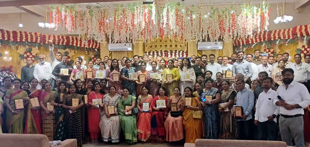 शिक्षा के क्षेत्र में उत्कृष्ट कार्य करने वाले गुरुजनों को गुरु वंदन सम्मान से किया सम्मानित शिक्षा के क्षेत्र में उत्कृष्ट कार्य करने वाले गुरुजनों को गुरु वंदन सम्मान से किया सम्मानित