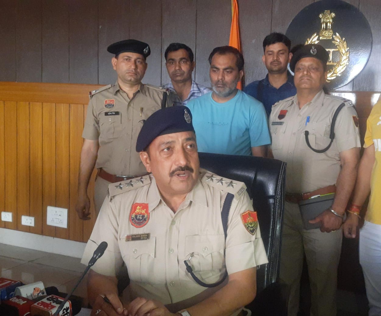 अंतर्राज्यीय वाहन चोर गिरोह की जानकारी देते डीएसपी राजबीर सिंह अंतर्राज्यीय वाहन चोर गिरोह की जानकारी देते डीएसपी राजबीर सिंह