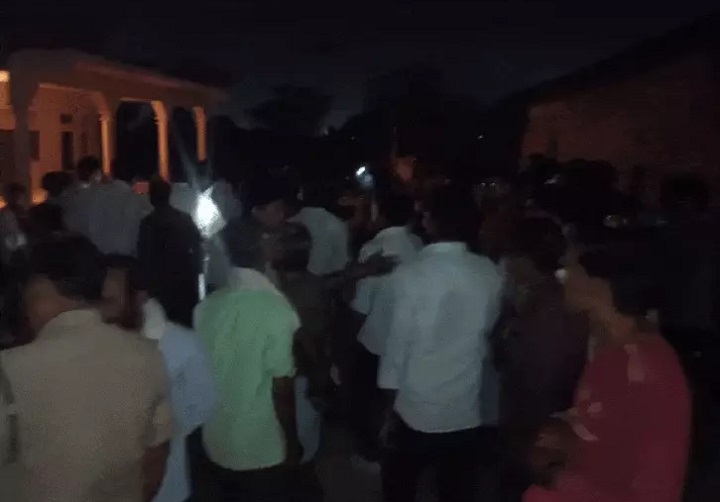 हिंगोना खुर्द गांव में दो पक्षों के बीच डीजे को लेकर हुए विवाद में फायरिंग हिंगोना खुर्द गांव में दो पक्षों के बीच डीजे को लेकर हुए विवाद में फायरिंग