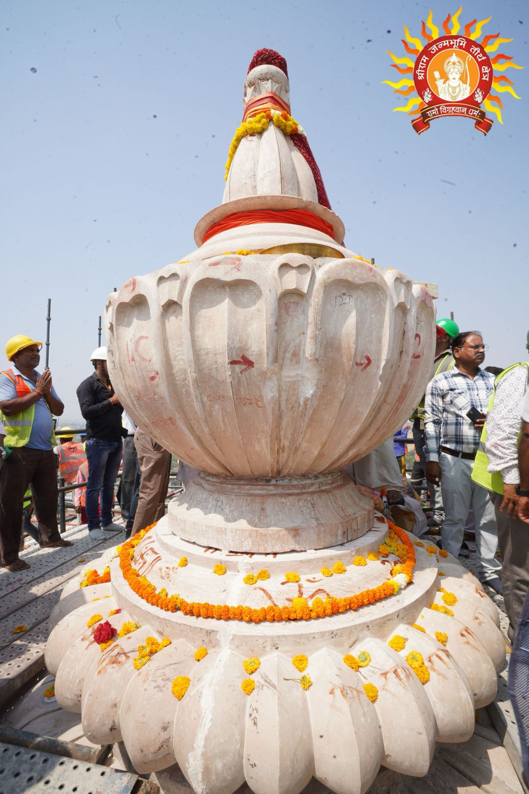 रामजन्मभूमि मन्दिर के गर्भगृह के मुख्य शिखर रामजन्मभूमि मन्दिर के गर्भगृह के मुख्य शिखर