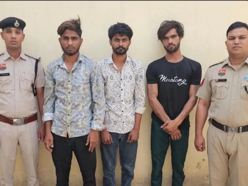 पुलिस की गिरफ्त में तीनों आरोपी दिनेश, तरुण उर्फ तन्नू और सौरभ । पुलिस की गिरफ्त में तीनों आरोपी दिनेश, तरुण उर्फ तन्नू और सौरभ ।