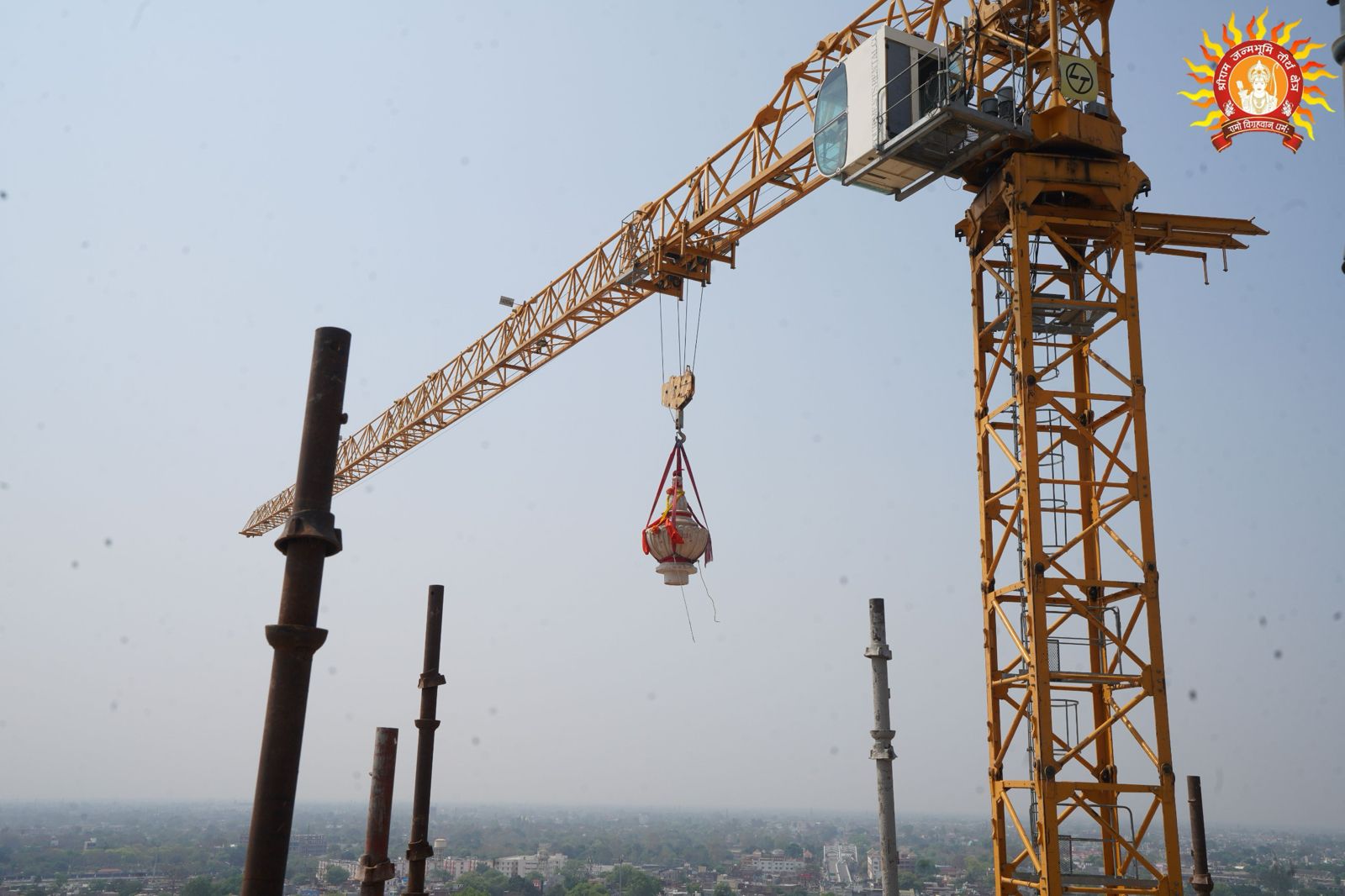 रामजन्मभूमि मन्दिर के गर्भगृह के मुख्य शिखर रामजन्मभूमि मन्दिर के गर्भगृह के मुख्य शिखर