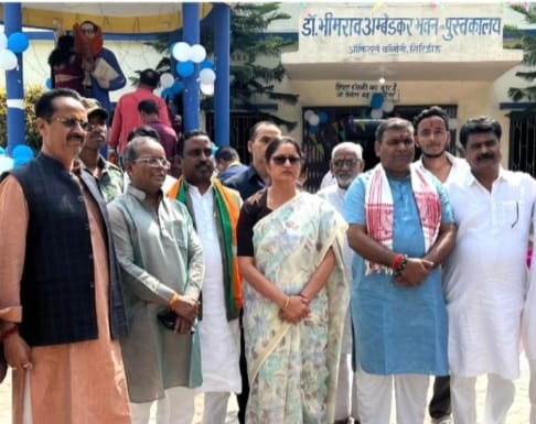 बातचीत करते केंद्रीय मंत्री अन्नपूर्णा देवी बातचीत करते केंद्रीय मंत्री अन्नपूर्णा देवी