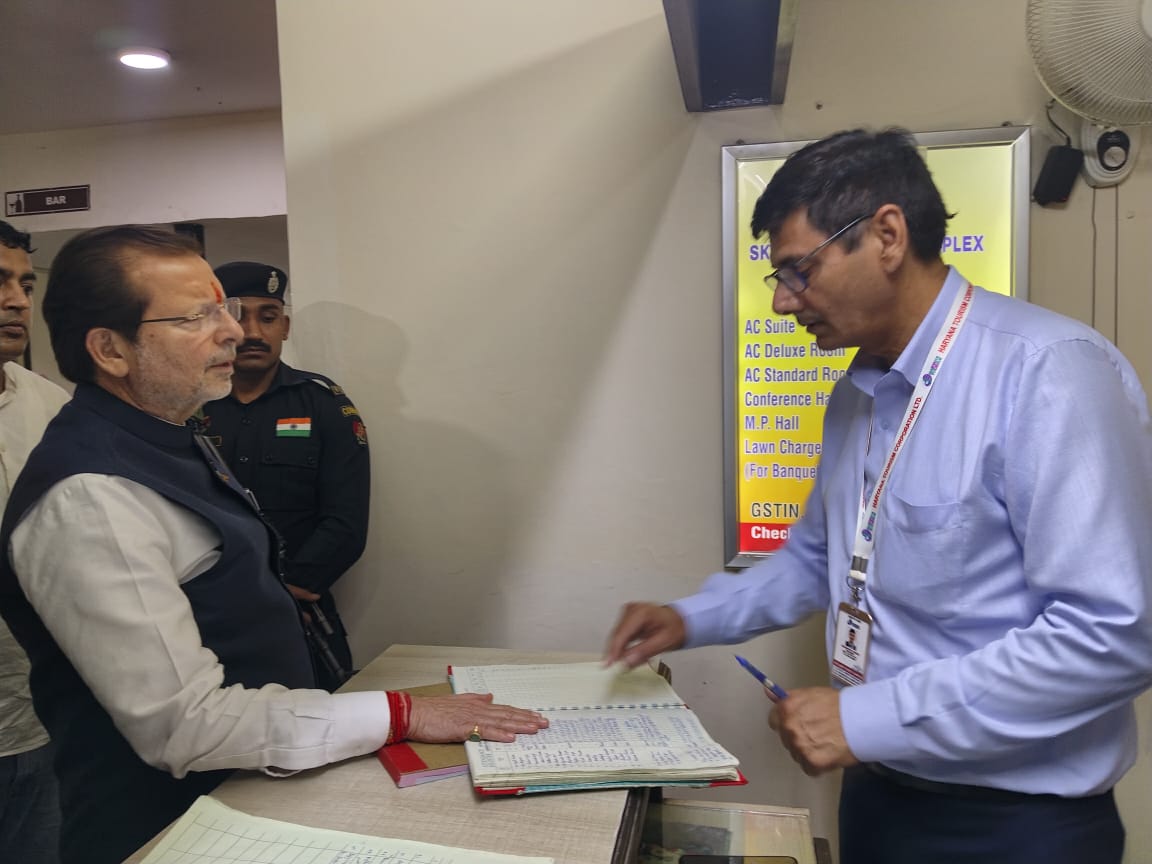 पानीपत स्काईलार्क रिसॉर्ट का औचक निरीक्षण करते पर्यटन मंत्री डॉ अरविन्द शर्मा पानीपत स्काईलार्क रिसॉर्ट का औचक निरीक्षण करते पर्यटन मंत्री डॉ अरविन्द शर्मा