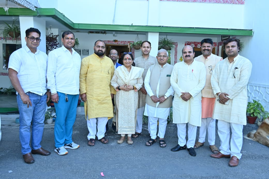विधानसभा अध्यक्ष ऋतु खण्डूरी भूषण से भेंट करती हुई स्वदेशी जागरण मंच की प्रांत टोली। विधानसभा अध्यक्ष ऋतु खण्डूरी भूषण से भेंट करती हुई स्वदेशी जागरण मंच की प्रांत टोली।