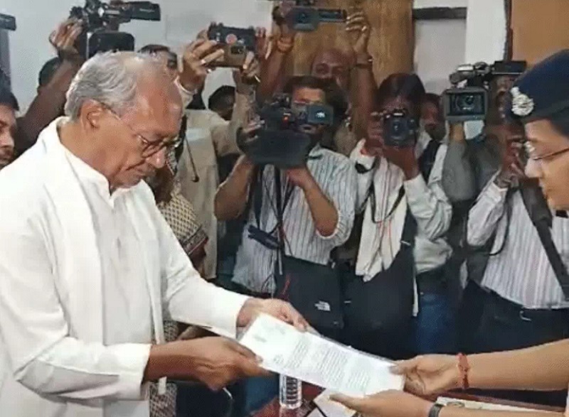 दिग्विजय सिंह ने बाबा रामदेव के शरबत वाले बयान के खिलाफ थाने में दर्ज कराई शिकायत दिग्विजय सिंह ने बाबा रामदेव के शरबत वाले बयान के खिलाफ थाने में दर्ज कराई शिकायत