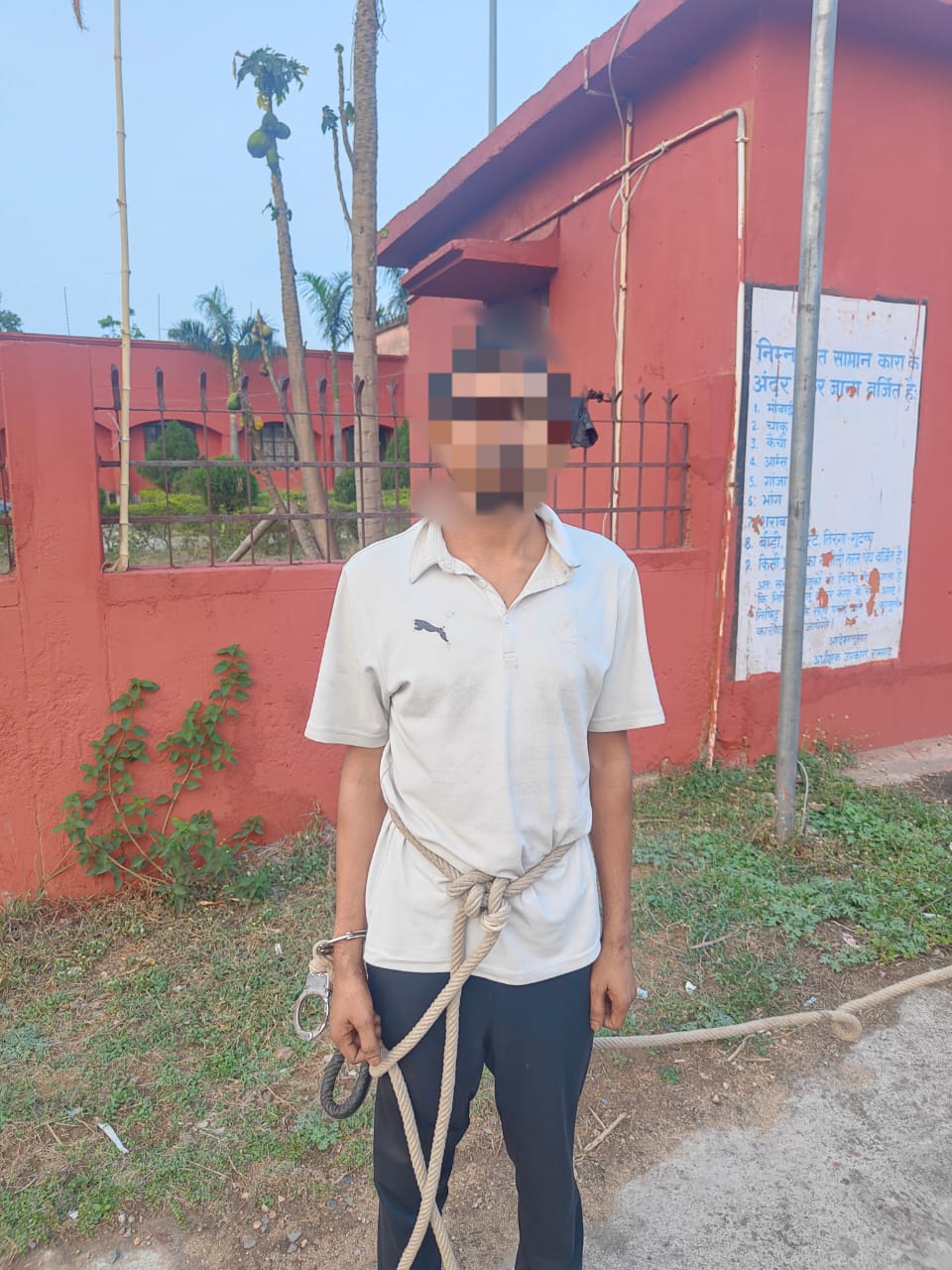 पकड़ा गया अपराधी पकड़ा गया अपराधी
