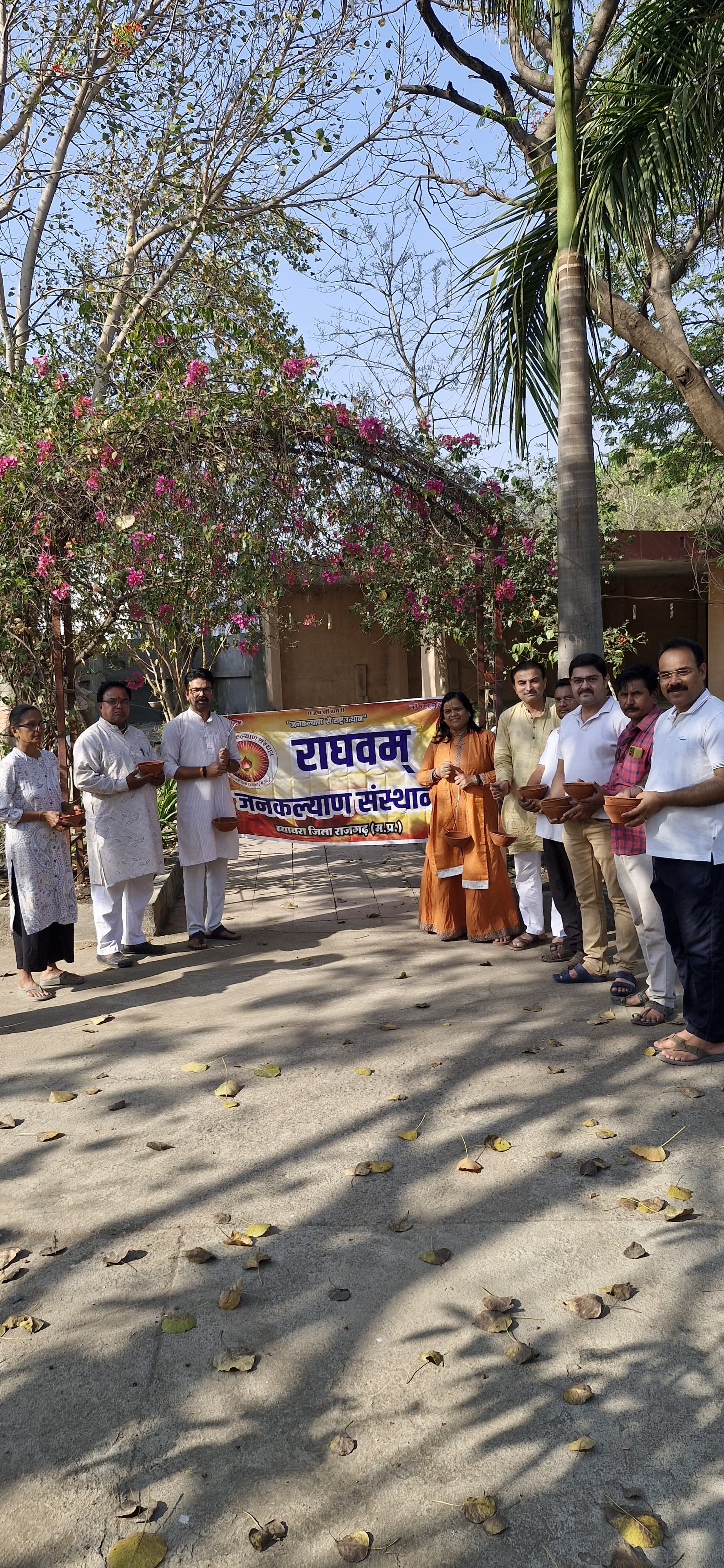 पक्षियों की देखभाल के लिए संस्थान ने की दाना-पानी की व्यवस्था पक्षियों की देखभाल के लिए संस्थान ने की दाना-पानी की व्यवस्था