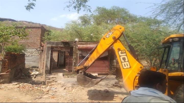 ग्वालियरः शहर के बीचों बीच स्थित बेशकीमती सरकारी जमीन कराई गई अतिक्रमण मुक्त ग्वालियरः शहर के बीचों बीच स्थित बेशकीमती सरकारी जमीन कराई गई अतिक्रमण मुक्त