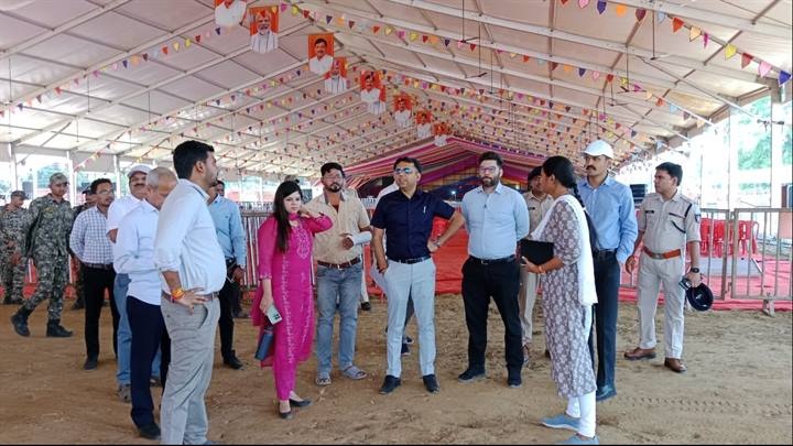 कलेक्टर एवं एसपी ने लिया कार्यक्रम स्थल में तैयारियों का जायजा कलेक्टर एवं एसपी ने लिया कार्यक्रम स्थल में तैयारियों का जायजा