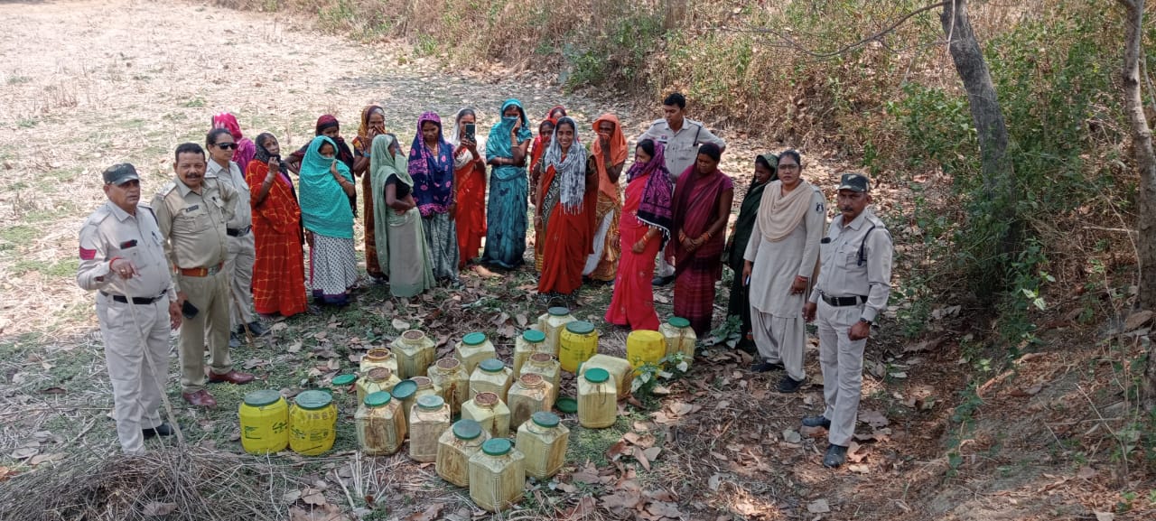 कोरबा : अवैध महुआ शराब पर आबकारी वृत्त दक्षिण एवं उरगा थाना की संयुक्त कार्यवाही