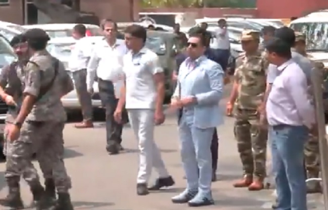 ईडी दफ्तर के बाहर कारोबारी रॉबर्ट वाड्रा का फोटो ईडी दफ्तर के बाहर कारोबारी रॉबर्ट वाड्रा का फोटो