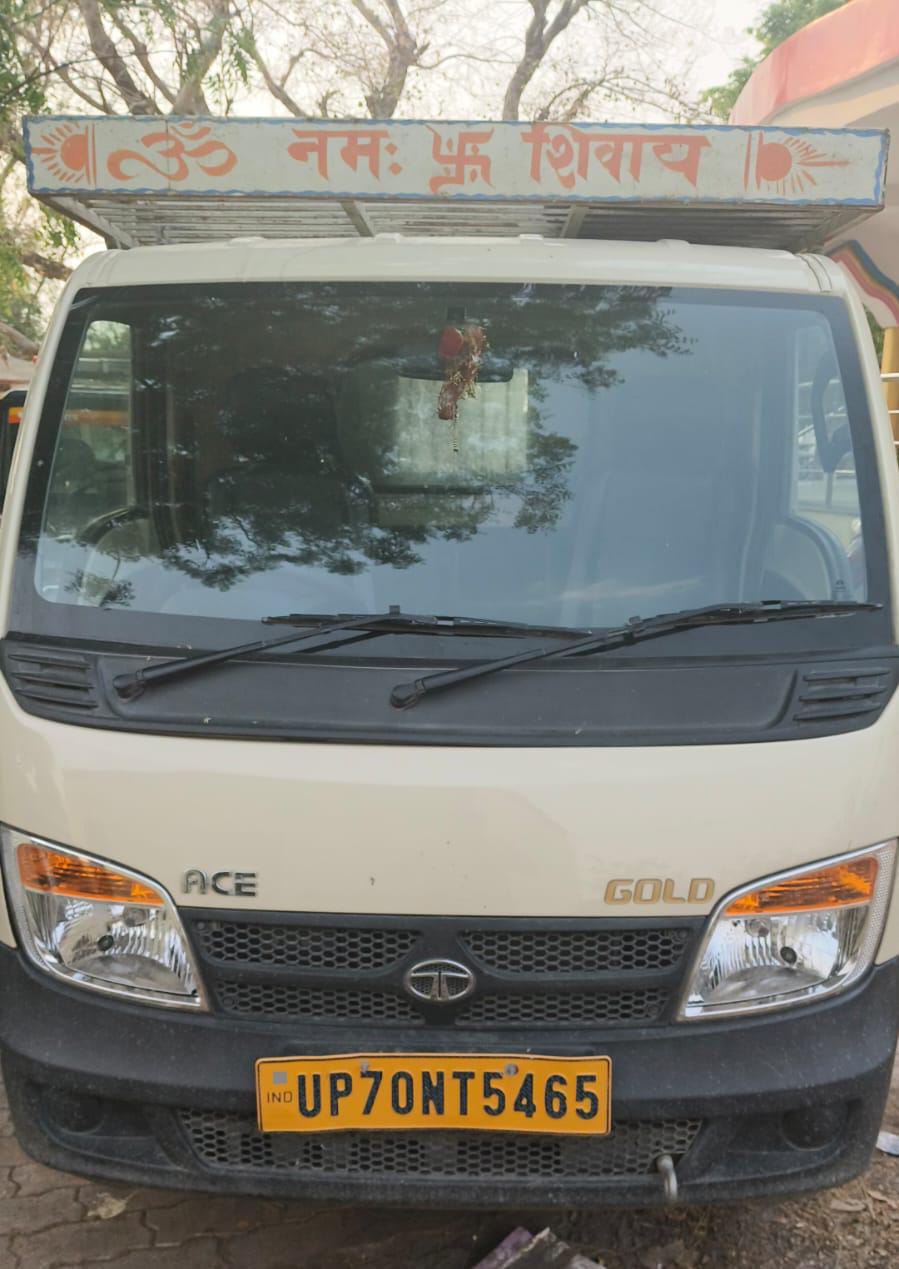प्रयागराज: छह लाख के गांजे के दो तस्कर गिरफ्तार व वाहन का छाया चित्र प्रयागराज: छह लाख के गांजे के दो तस्कर गिरफ्तार व वाहन का छाया चित्र
