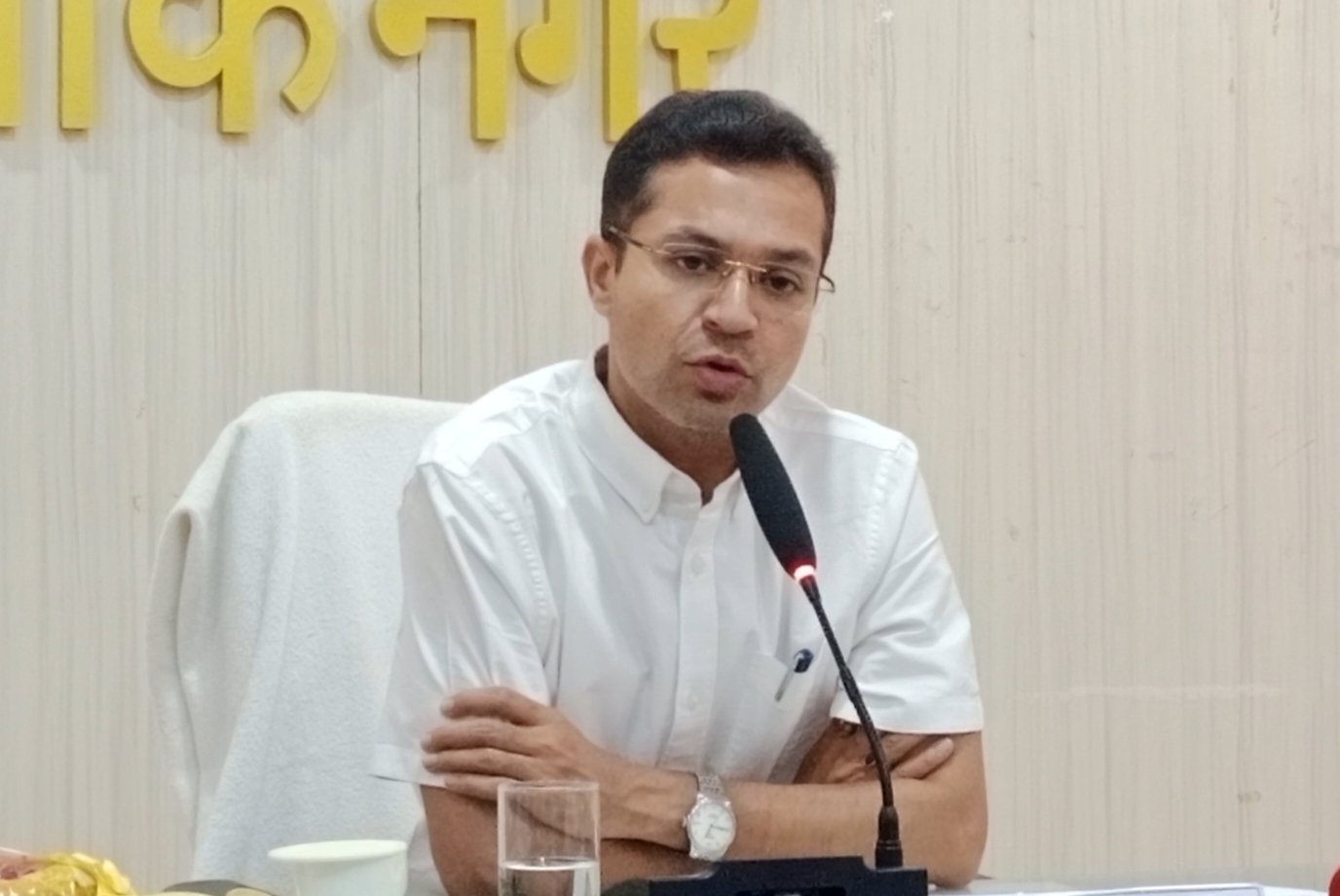 अशोकनगर: रिस्क से जुड़ी होती है पत्रकारिता हम पारदर्शी तरीके से कार्य करेंगे: कलेक्टर आदित्य सिंह अशोकनगर: रिस्क से जुड़ी होती है पत्रकारिता हम पारदर्शी तरीके से कार्य करेंगे: कलेक्टर आदित्य सिंह