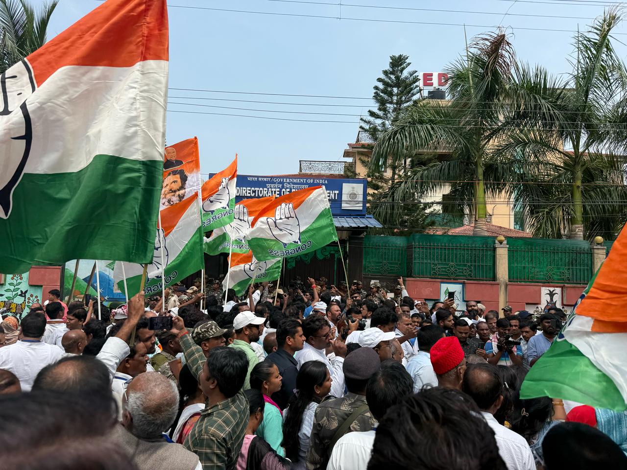 कांग्रेस नेता घेराव की तस्वीर कांग्रेस नेता घेराव की तस्वीर