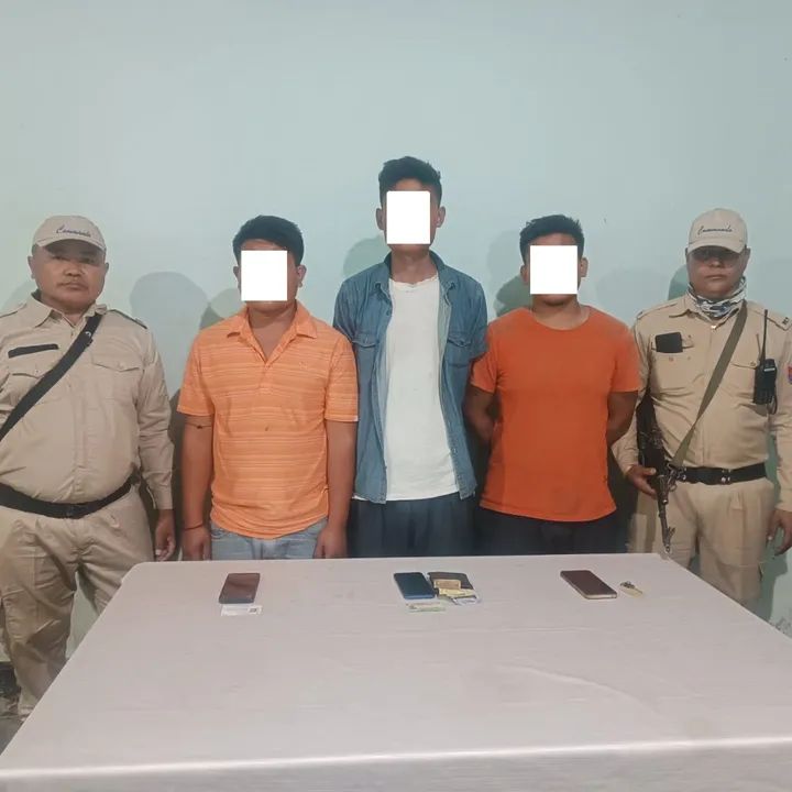 मणिपुर में गिरफ्तार उग्रवादियों की तस्वीर। मणिपुर में गिरफ्तार उग्रवादियों की तस्वीर।