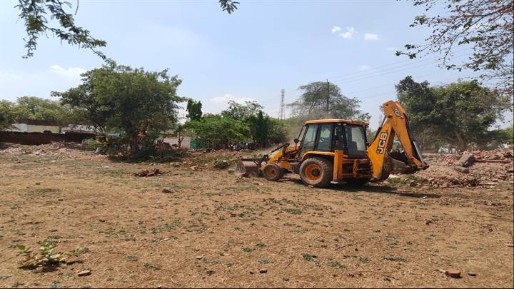 ग्वालियरः अतिक्रमण मुक्त कराई गई बेशकीमती सरकारी जमीन, रास्ता खुलवाया गया ग्वालियरः अतिक्रमण मुक्त कराई गई बेशकीमती सरकारी जमीन, रास्ता खुलवाया गया