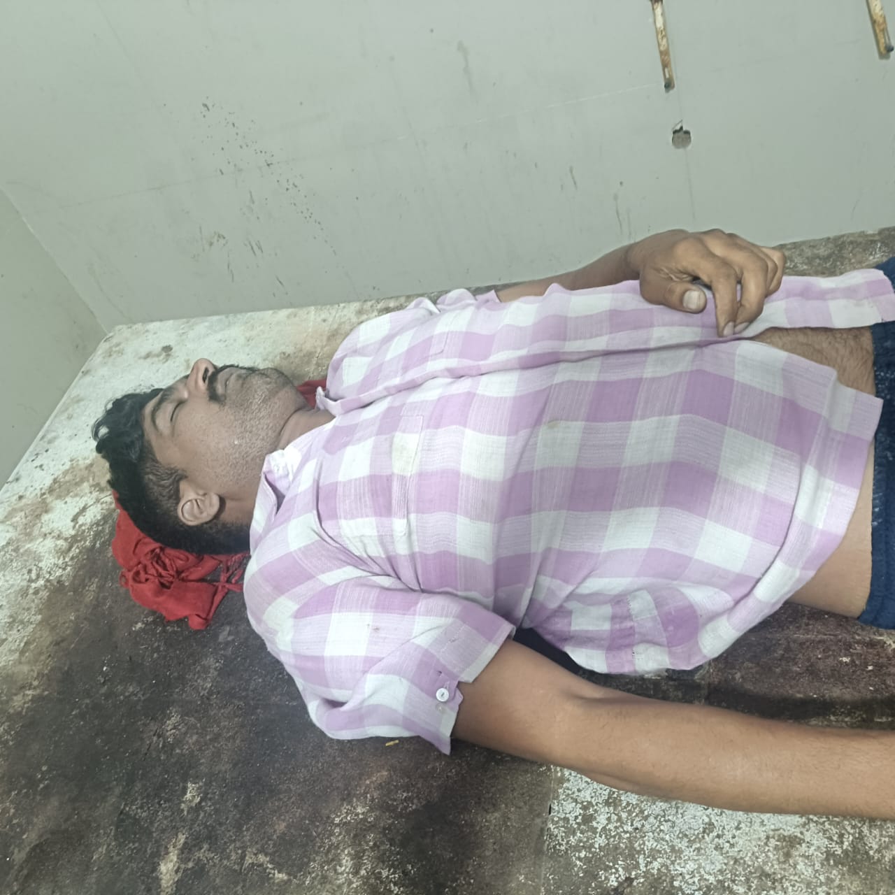 चपेट में आने से युवक की मौत