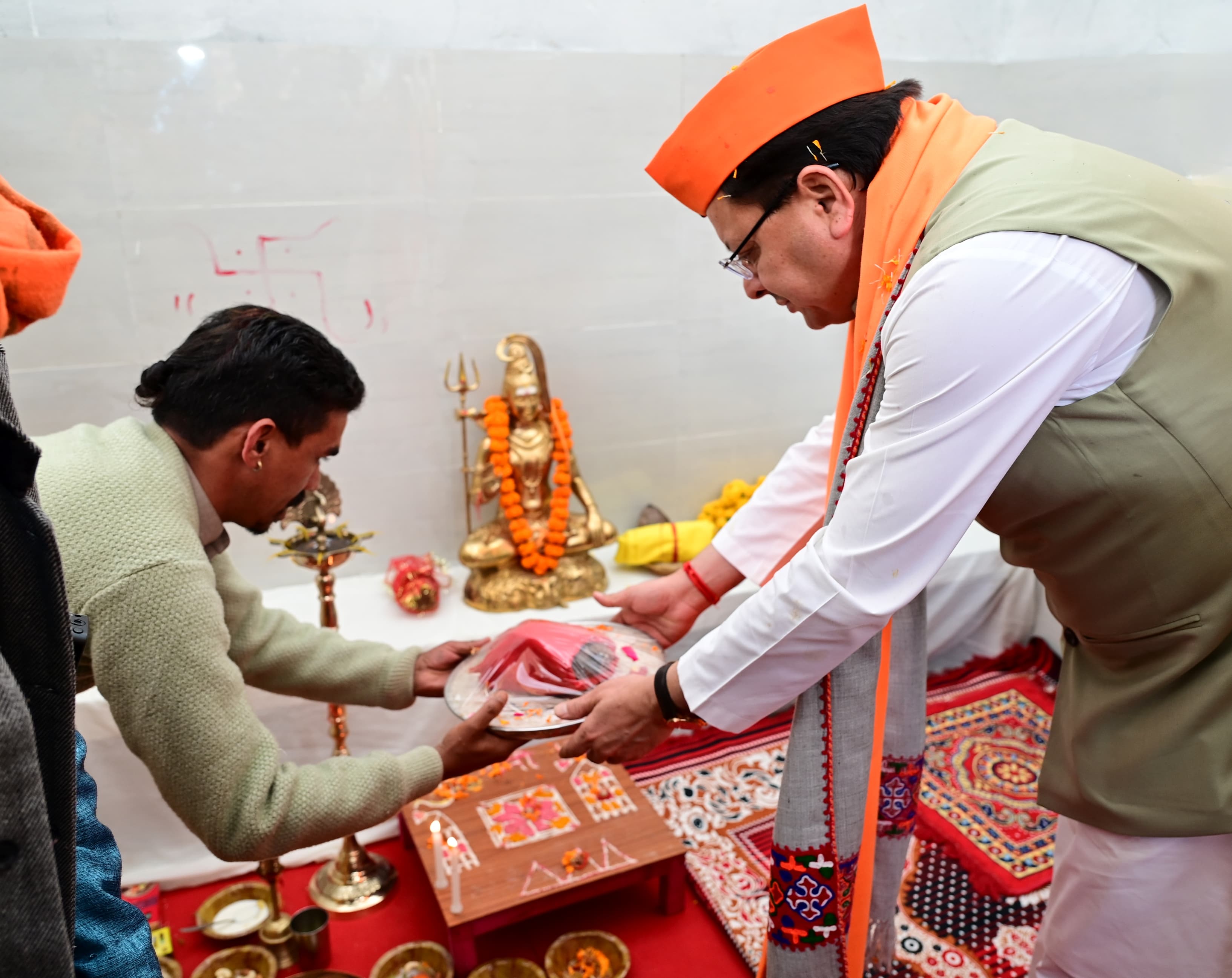 मुख्यमंत्री बाबा बौखनाग मंदिर में प्राण प्रतिष्ठा कार्यक्रम में। मुख्यमंत्री बाबा बौखनाग मंदिर में प्राण प्रतिष्ठा कार्यक्रम में।