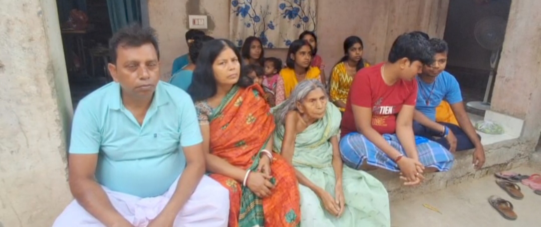 पीड़ित परिवार की तस्वीर पीड़ित परिवार की तस्वीर