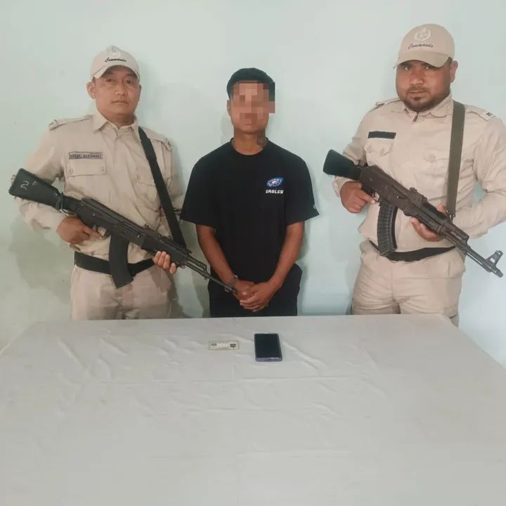 मणिपुर में गिरफ्तार उग्रवादियों की तस्वीर। मणिपुर में गिरफ्तार उग्रवादियों की तस्वीर।