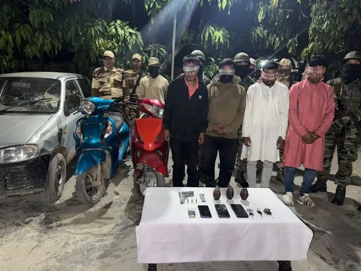 मणिपुर में गिरफ्तार उग्रवादियों की तस्वीर। मणिपुर में गिरफ्तार उग्रवादियों की तस्वीर।
