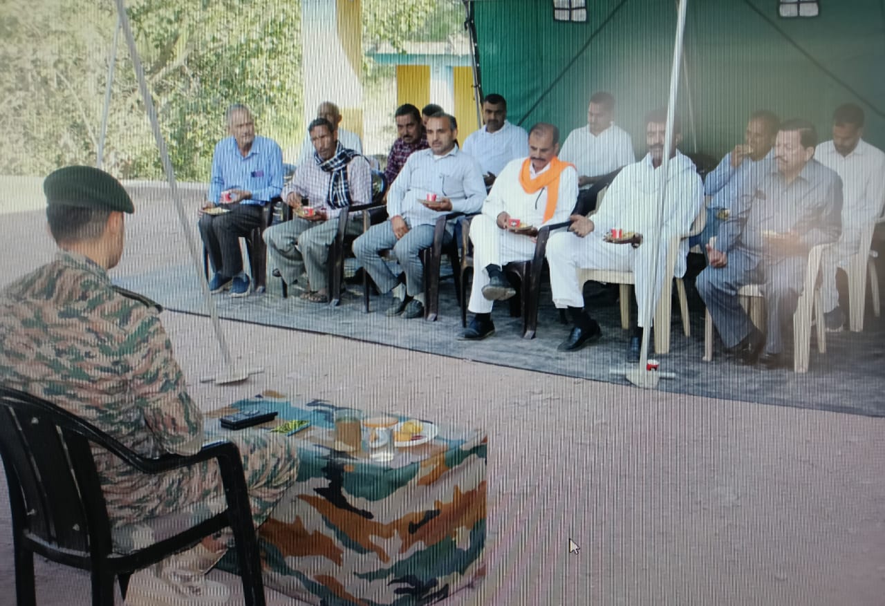 सरपंचों, पंचों और स्थानीय लोगों के साथ चाय पर चर्चा