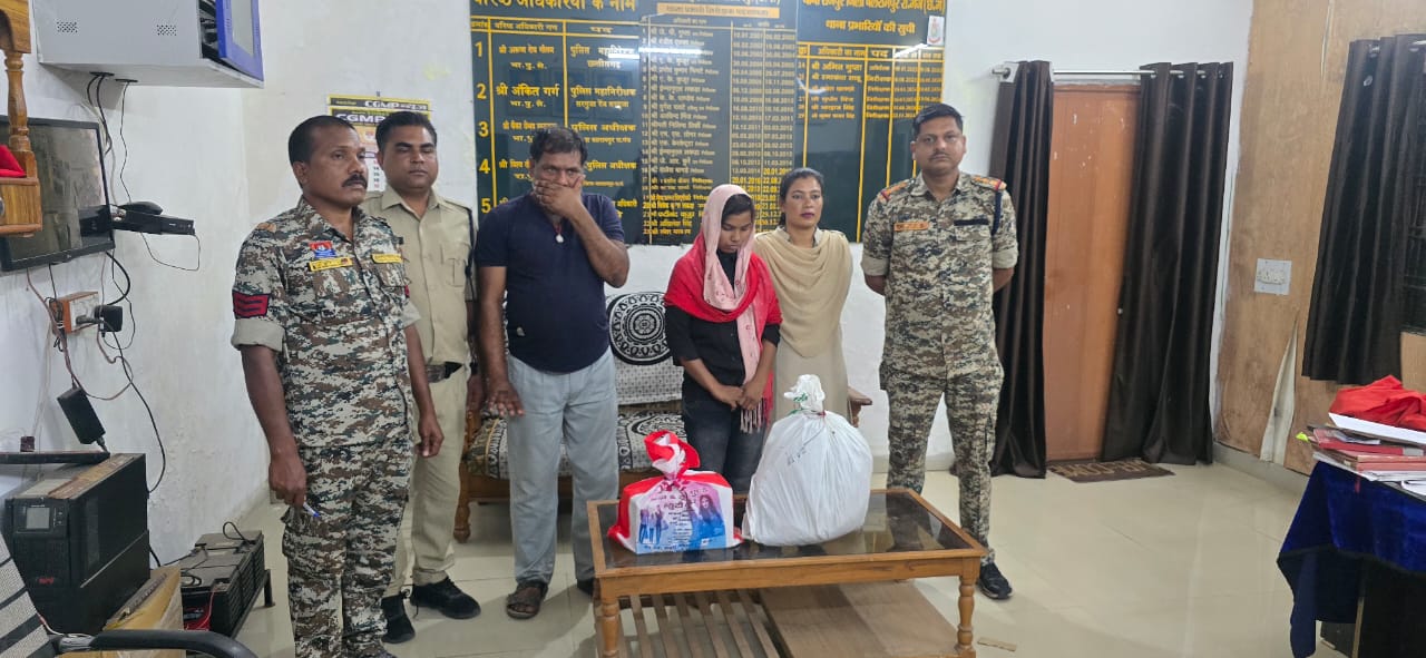 गिरफ्तार दोनों आरोपित। गिरफ्तार दोनों आरोपित।