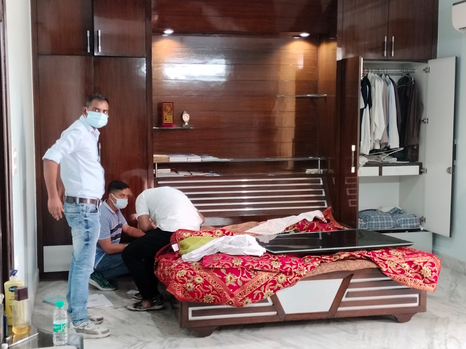 रियल एस्टेट कारोबारी के घर में बदमाशों का धावा, 15 लाख की नकदी के साथ ले गए 8 तोले सोने के जेवरात