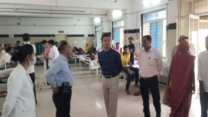 कलेक्टर ने किया जिला चिकित्सालय का निरीक्षण कलेक्टर ने किया जिला चिकित्सालय का निरीक्षण