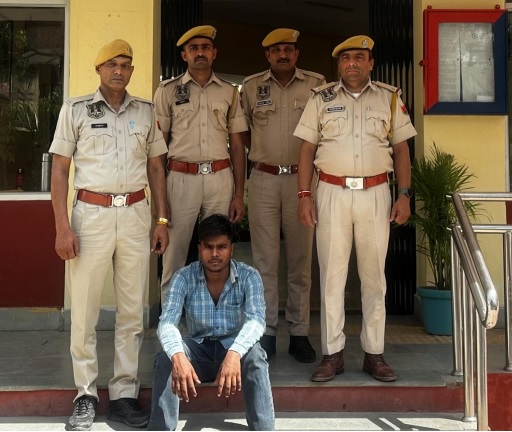 जयपुर दक्षिण में बड़ी पुलिस कार्रवाई: अवैध हथियारों के साथ रीट पास अपराधी गिरफ्तार जयपुर दक्षिण में बड़ी पुलिस कार्रवाई: अवैध हथियारों के साथ रीट पास अपराधी गिरफ्तार