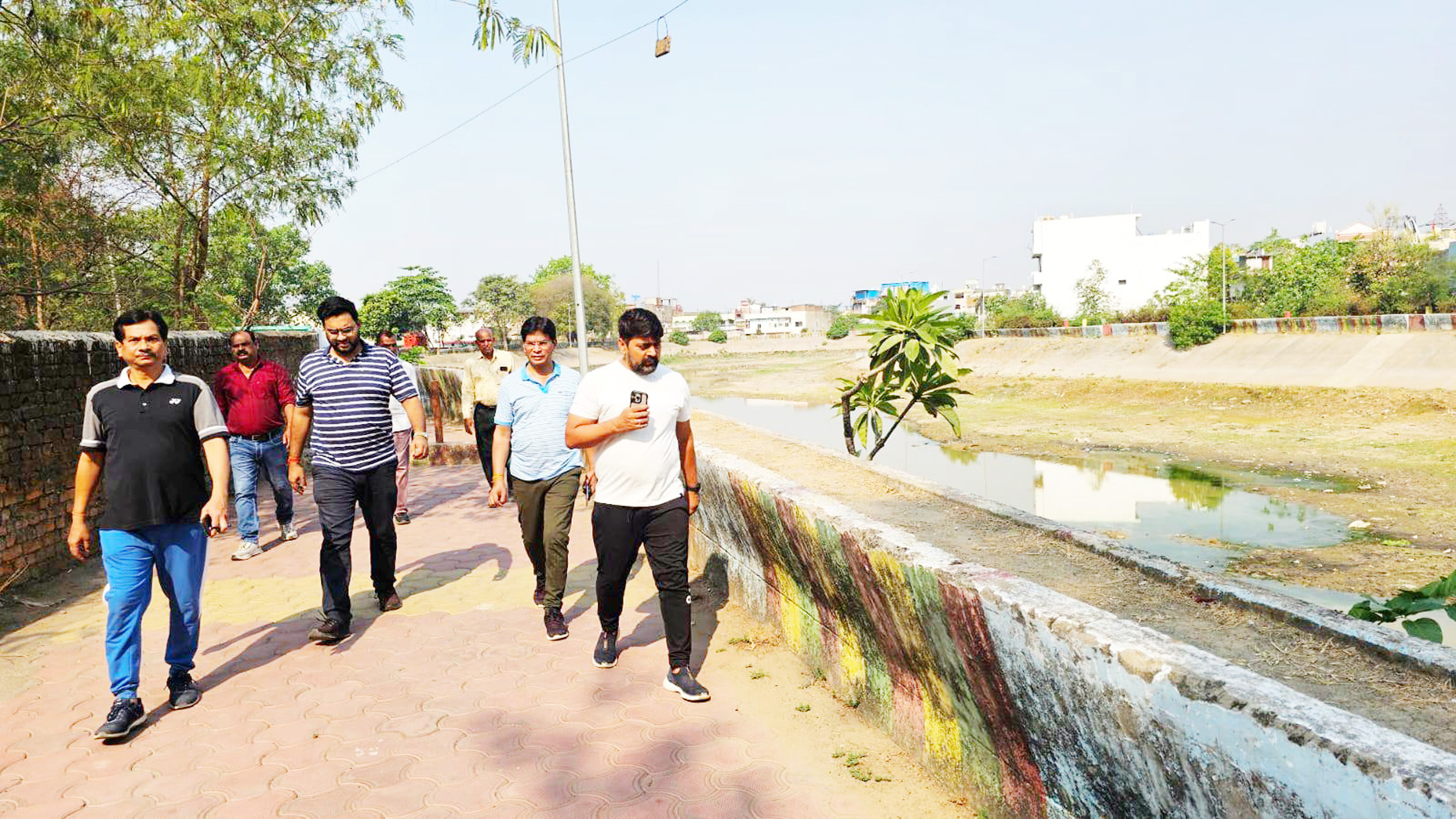 कोरबा : शहर के सरोवरो को तेलीबांधा तालाब की तर्ज पर विकसित करने मुड़ापार तालाब व मानिकपुर पोखरी का निरीक्षण किया आयुक्त ने कोरबा : शहर के सरोवरो को तेलीबांधा तालाब की तर्ज पर विकसित करने मुड़ापार तालाब व मानिकपुर पोखरी का निरीक्षण किया आयुक्त ने