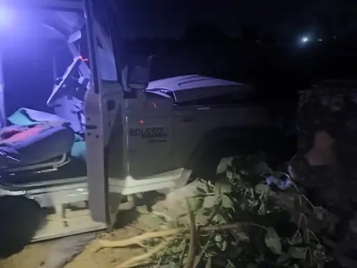 तीन लाेगाें को एक कैंपर गाड़ी ने टक्कर मार दी। तीन लाेगाें को एक कैंपर गाड़ी ने टक्कर मार दी।