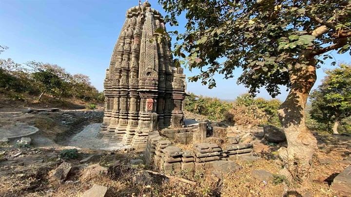 देवबड़ला का प्राचीन शिव मंदिर देवबड़ला का प्राचीन शिव मंदिर