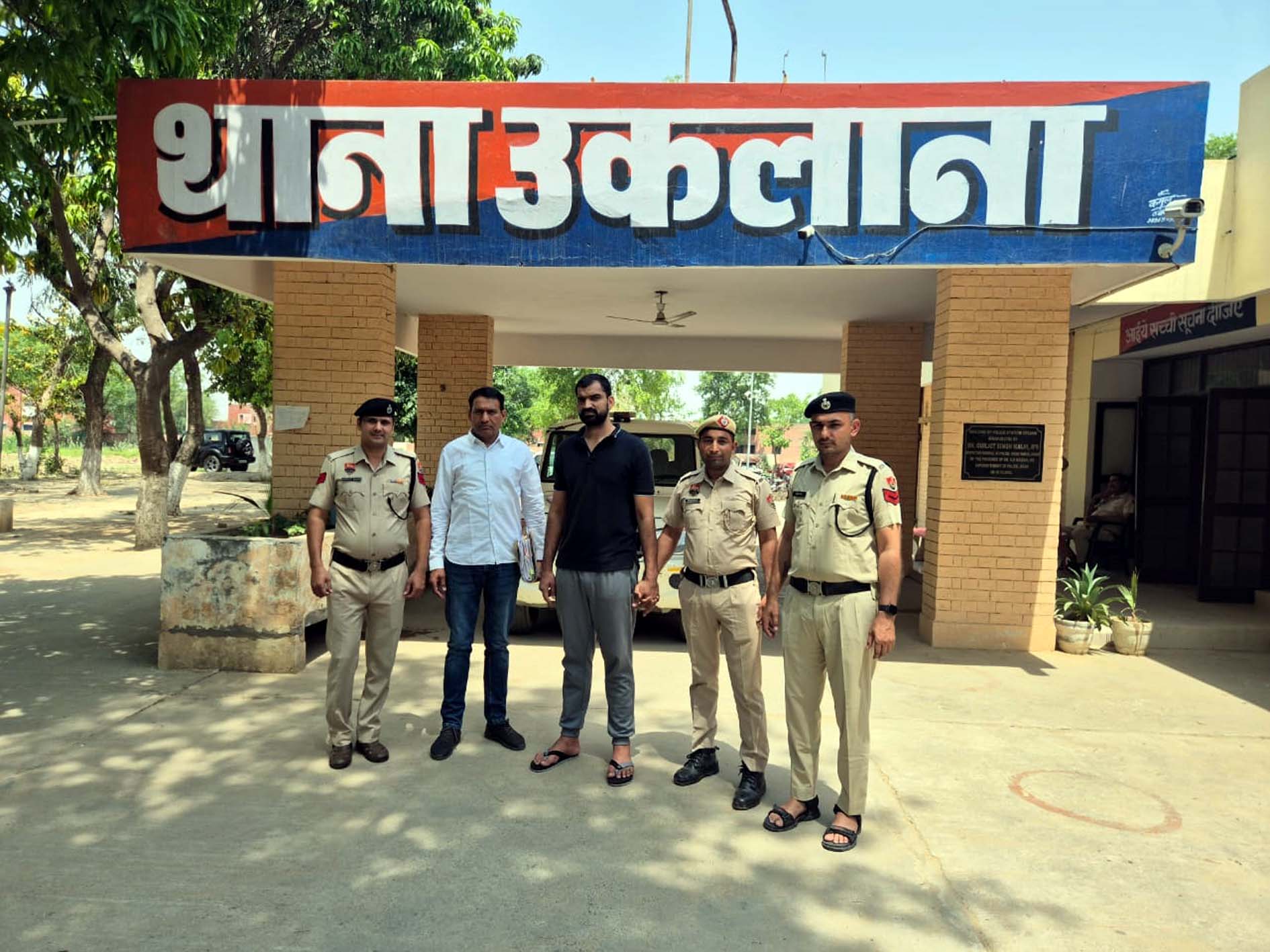 मुंबई से पकड़ा गया हत्या मामले का आरोपी। मुंबई से पकड़ा गया हत्या मामले का आरोपी।