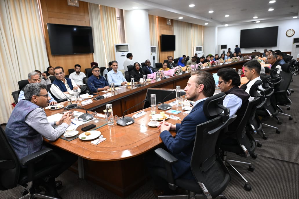 हरियाणा के मुख्य सचिव से मुलाकात करते विदेशी प्रतिनिधि हरियाणा के मुख्य सचिव से मुलाकात करते विदेशी प्रतिनिधि