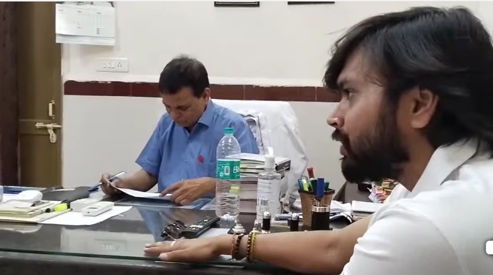 वीडियो वायरल होने के बाद एक्शन में आए विधायक पुत्र वीडियो वायरल होने के बाद एक्शन में आए विधायक पुत्र