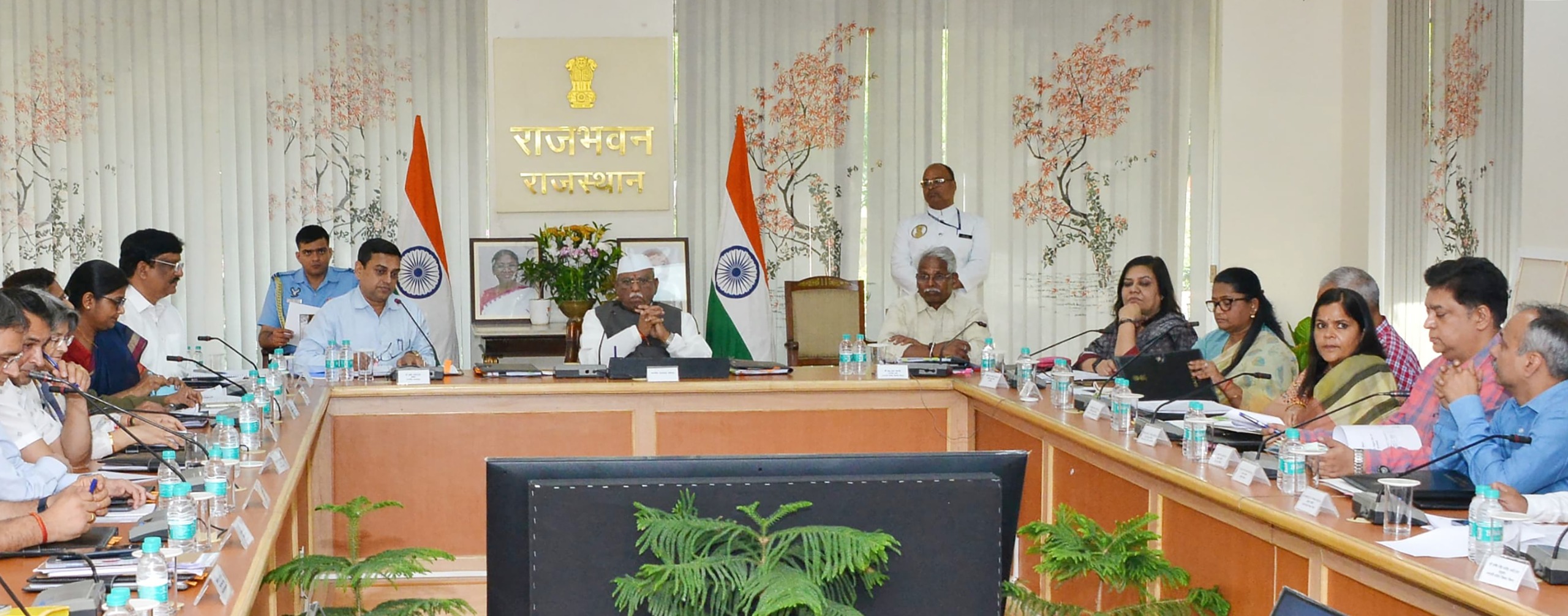 पारंपरिक व्यवसायों और स्थानीय हस्त—शिल्प कलाओं की प्रभावी मार्केटिंग पर ध्यान दिया जाए:राज्यपाल पारंपरिक व्यवसायों और स्थानीय हस्त—शिल्प कलाओं की प्रभावी मार्केटिंग पर ध्यान दिया जाए:राज्यपाल