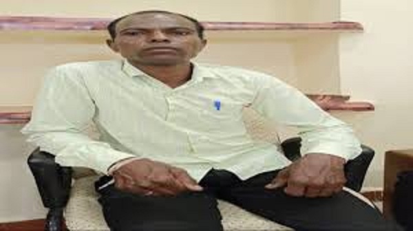 रोजगार सहायक 5 हजार की रिश्वत लेते गिरफ्तार रोजगार सहायक 5 हजार की रिश्वत लेते गिरफ्तार