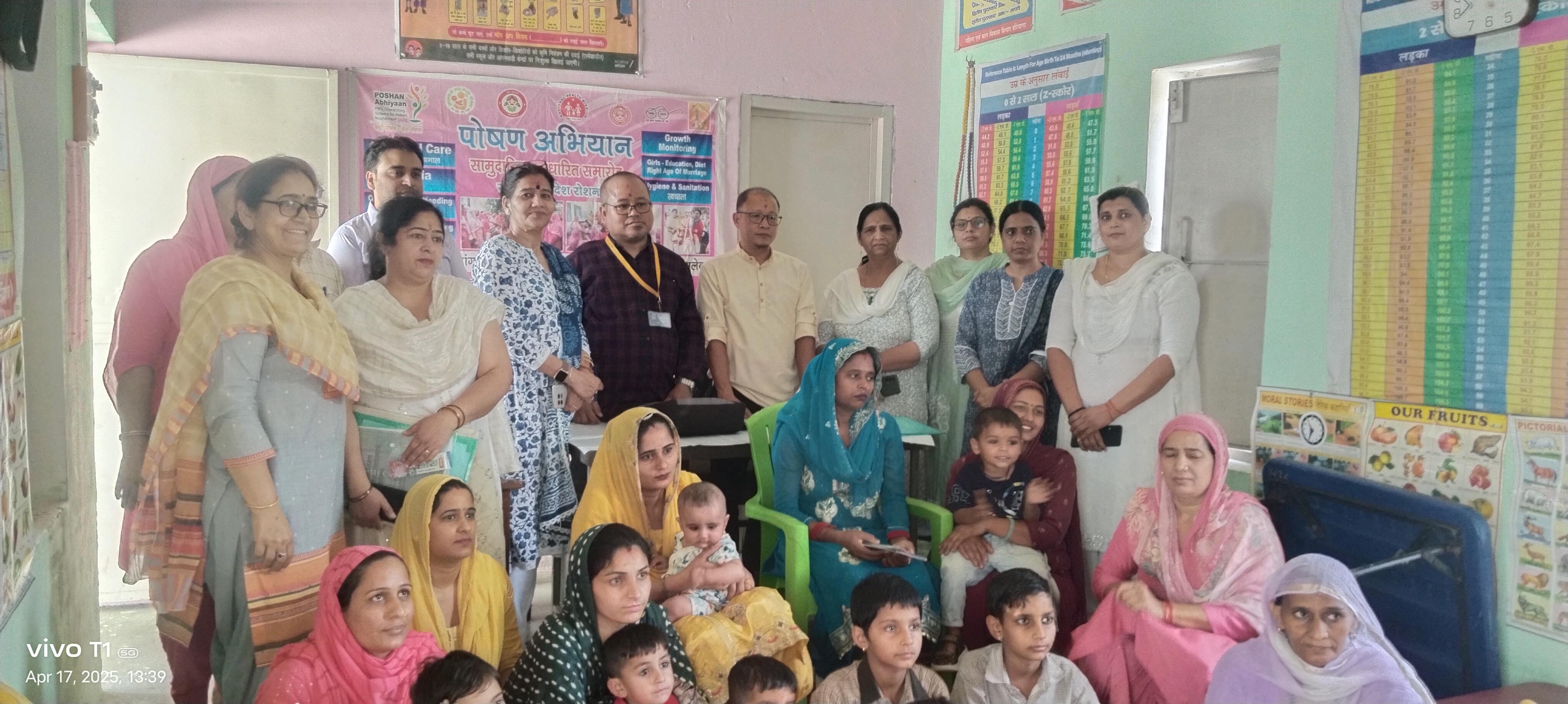 चांदपुर गांव में आंगनवाड़ी वर्करों द्वारा पोर्टल पर दर्शाए आंकड़ों को जांचती मिजोरम से पहुंची टीम। चांदपुर गांव में आंगनवाड़ी वर्करों द्वारा पोर्टल पर दर्शाए आंकड़ों को जांचती मिजोरम से पहुंची टीम।