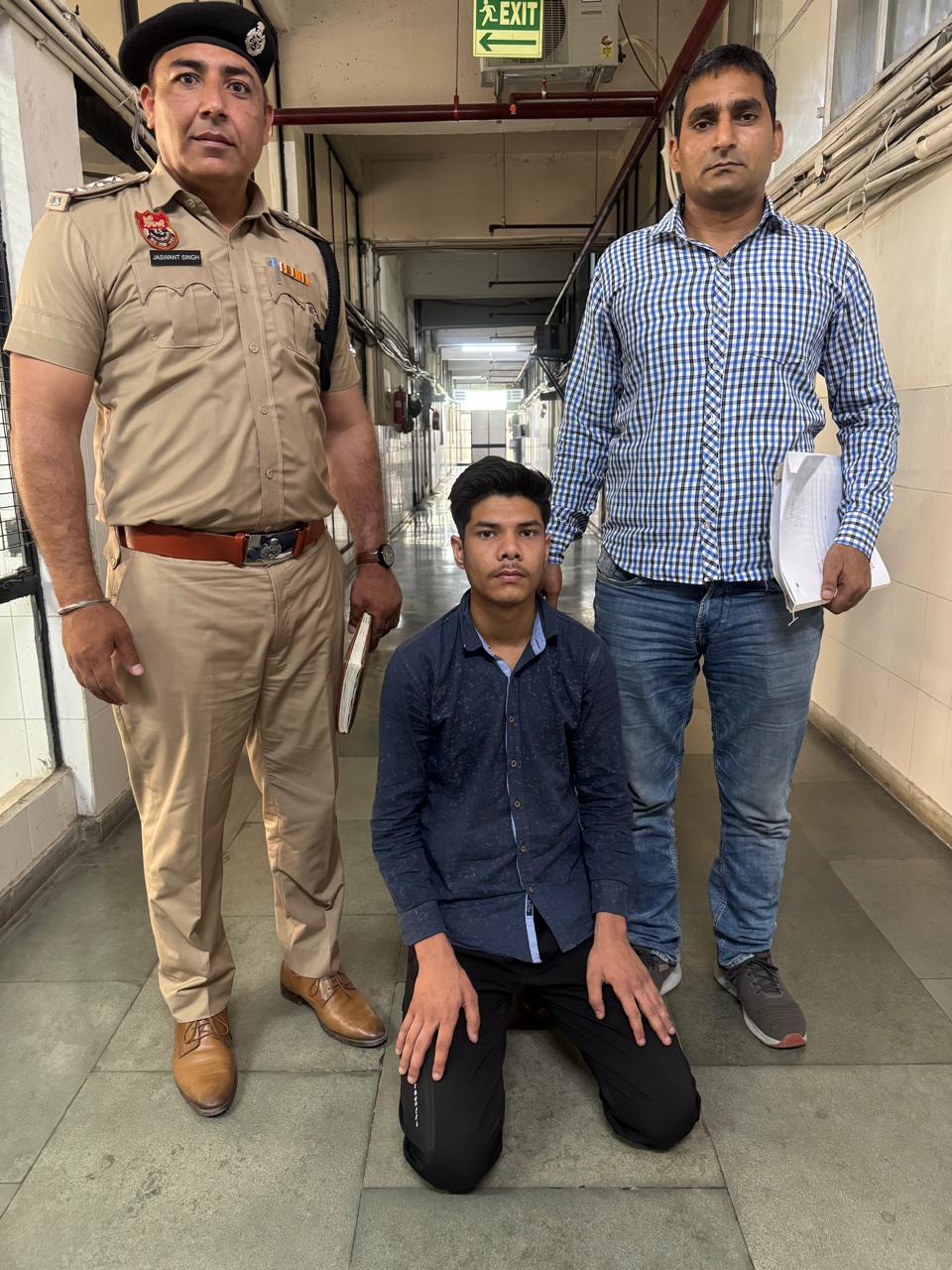 गिरफ्तार किया गया आरोपित गिरफ्तार किया गया आरोपित