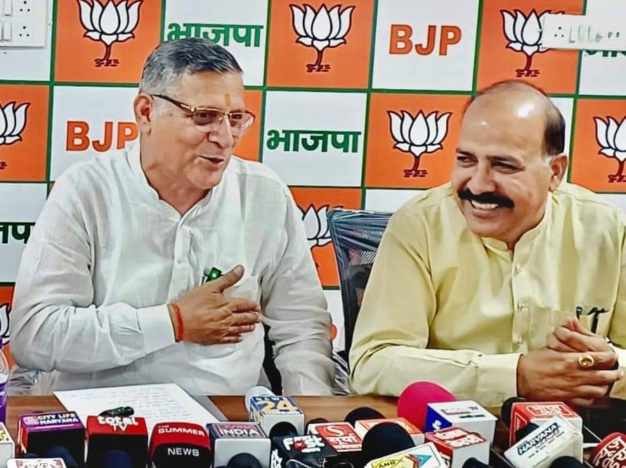 पूर्व कैबिनेट मंत्री कंवर पाल और जिला अध्यक्ष राजेश सपरा पूर्व कैबिनेट मंत्री कंवर पाल और जिला अध्यक्ष राजेश सपरा
