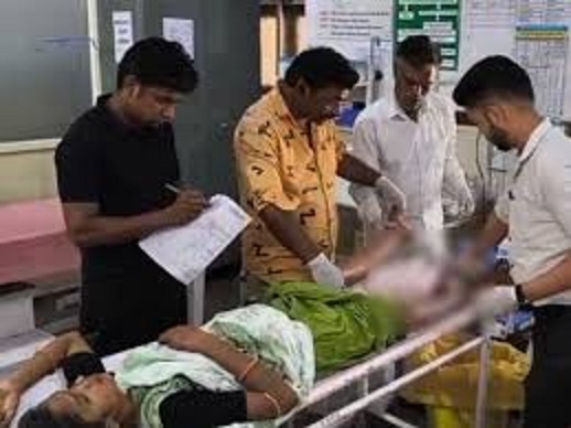 तेज रफ्तार ट्रक ने बाइक को मारी टक्कर तेज रफ्तार ट्रक ने बाइक को मारी टक्कर