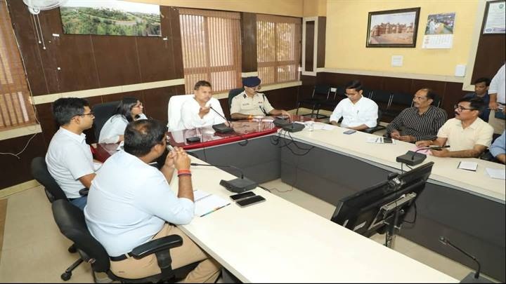 ऊर्जा मंत्री तोमर ने बैठक लेकर लोकार्पण कार्यक्रम के संबंध में दिए दिशा-निर्देश ऊर्जा मंत्री तोमर ने बैठक लेकर लोकार्पण कार्यक्रम के संबंध में दिए दिशा-निर्देश