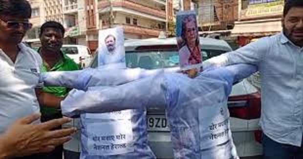 भोपाल- इंदाैर में नेशनल हेराल्ड मामले में बीजेपी युवा मोर्चा का प्रदर्शन भोपाल- इंदाैर में नेशनल हेराल्ड मामले में बीजेपी युवा मोर्चा का प्रदर्शन