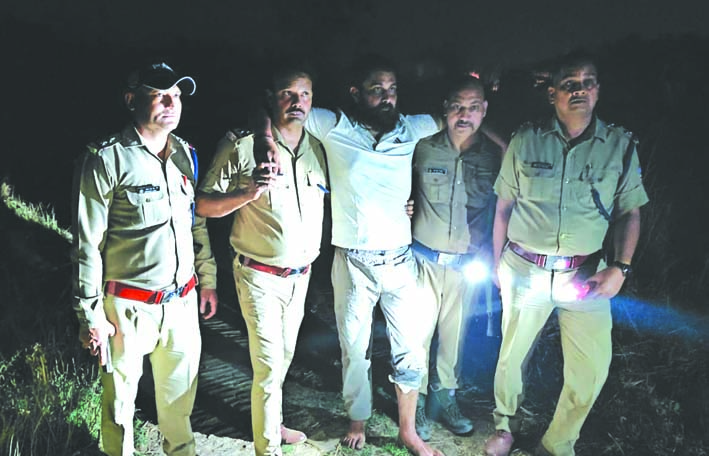 मंगलौर पुलिस की मुठभेड़ में गिरफ्तार बदमाश मंगलौर पुलिस की मुठभेड़ में गिरफ्तार बदमाश