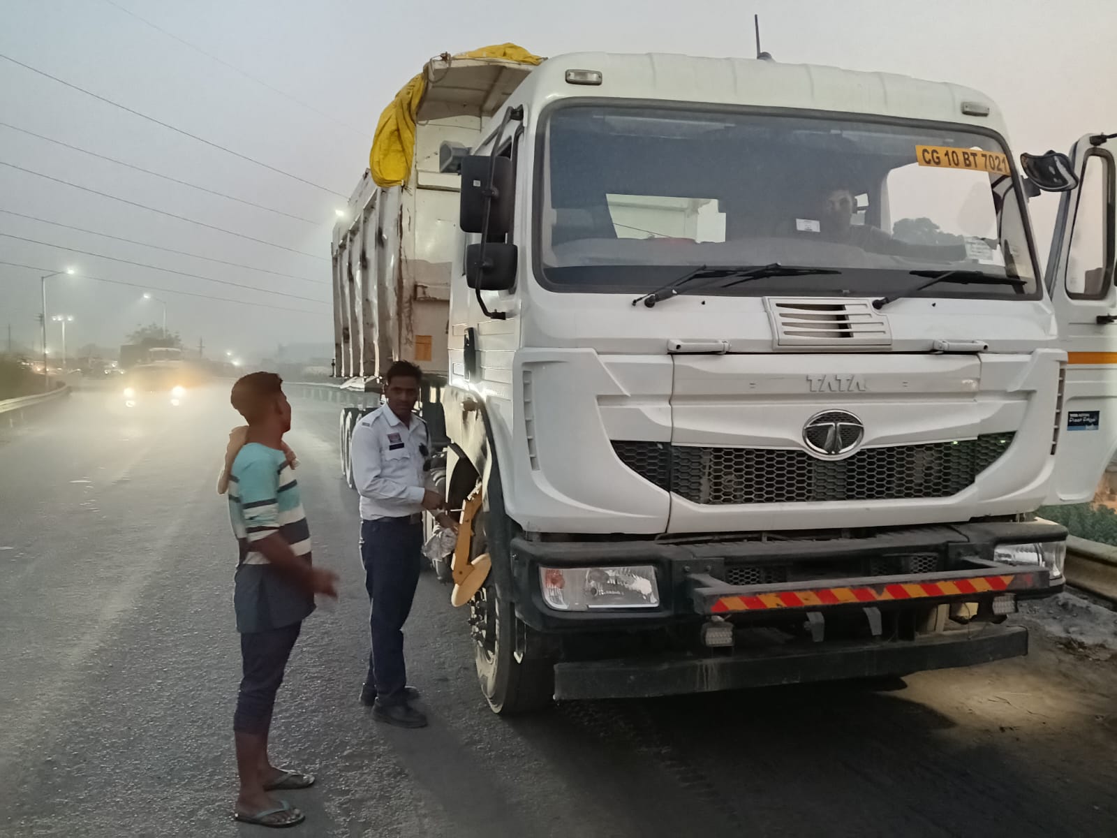 कोरबा पुलिस की अवैध पार्किंग पर कार्रवाई – अवैध पार्किंग में खड़े 50 वाहनों पर चालानी कार्रवाई, ₹15,000 समन शुल्क वसूला गया कोरबा पुलिस की अवैध पार्किंग पर कार्रवाई – अवैध पार्किंग में खड़े 50 वाहनों पर चालानी कार्रवाई, ₹15,000 समन शुल्क वसूला गया