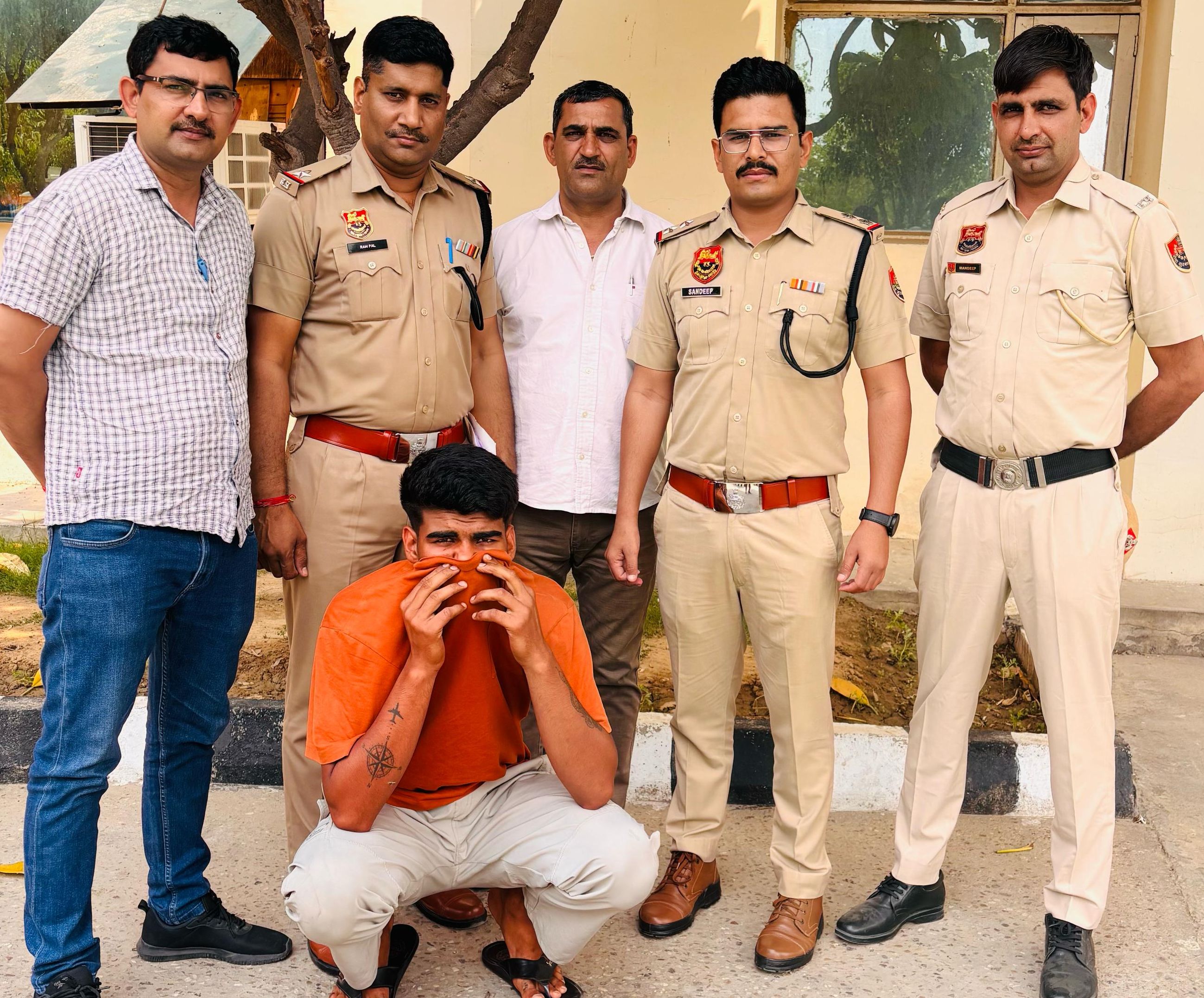 विदेश भेजने के नाम पर ठगी करने वाला आरोपी पुलिस गिरफ्त में। विदेश भेजने के नाम पर ठगी करने वाला आरोपी पुलिस गिरफ्त में।